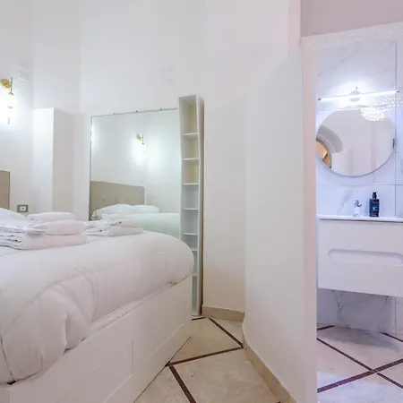 Oliviero - Piazza Navona Apartment